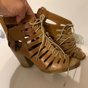 Sandal lace-up heels